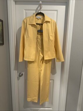 St John Sport Essentials Yellow Set